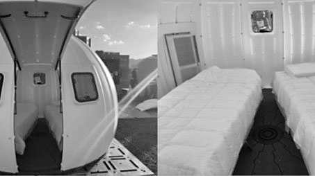 写真１：テントと内部のベッド（段ボールベッド）（著者提供）