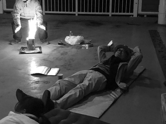 2023年12月に行った避難タワーの夜間滞在訓練の様子。（筆者提供）